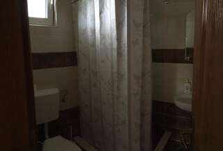 Гостевой дом Apartments Cungu Улцинь Трехместный номер с балконом и видом на море-2